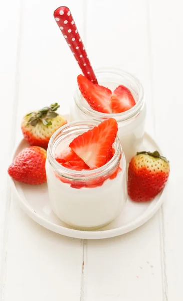 Yogur con fresa — Foto de Stock