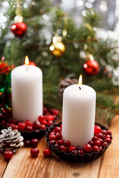 Decorazioni natalizie con candele — Foto Stock