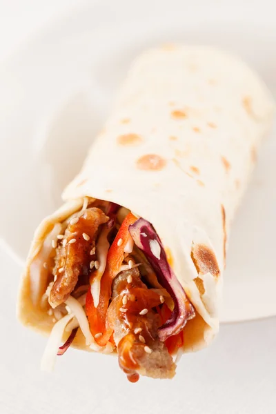 Tortilla fajita wraps with meat and vegetables — Stock Photo, Image