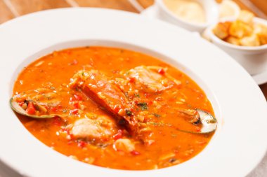 Deniz mahsulleri çorbası