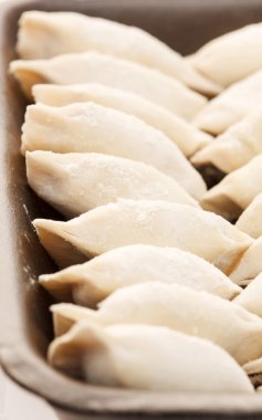 dondurulmuş hamur tatlısı