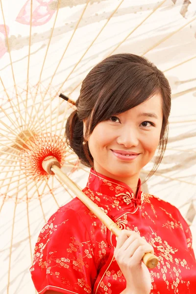 Mulher chinesa com guarda-chuva — Fotografia de Stock