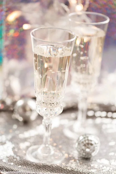 Kieliszki do szampana na obchody tabeli — Zdjęcie stockowe
