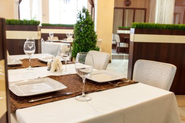 tablolar için yemek ayarla