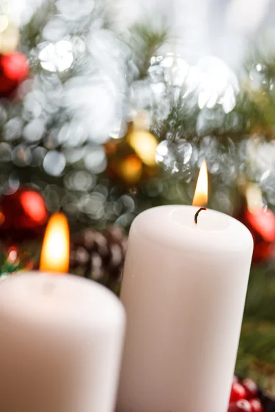 Décorations de Noël avec une bougie — Photo