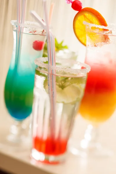 Koktejly v baru — Stock fotografie
