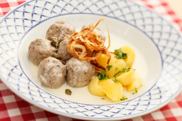 Meatballs with potatoes — Stock Photo, Image