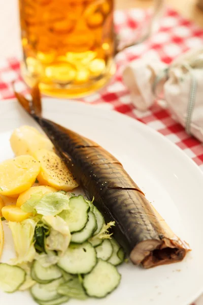 Mackerel with potatoes and beer — Stock Photo, Image