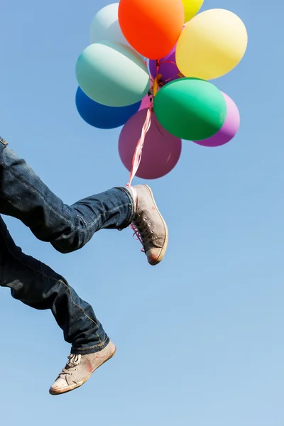 風船で飛行の足 — ストック写真