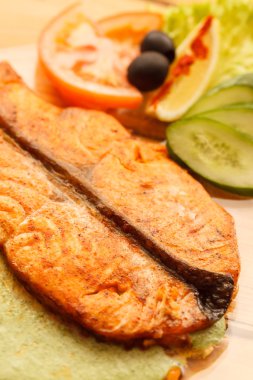 sebzeli somon bifteği