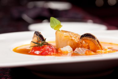 Deniz mahsulleri çorbası