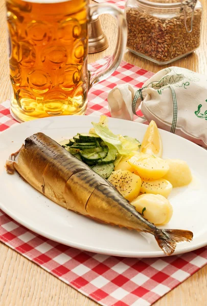 Mackerel with potatoes and beer — Stock Photo, Image