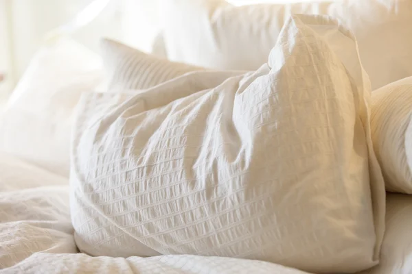 지저분한 침대 — 스톡 사진