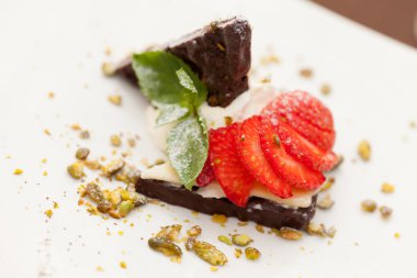 tatlı çikolata ve çilek ile