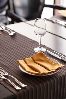 tablolar için yemek ayarla