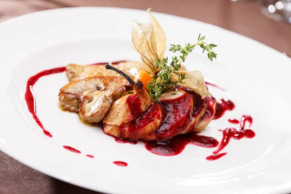 Foie gras z sosem — Zdjęcie stockowe