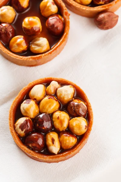 Nut tarts with caramel — Stock Photo, Image
