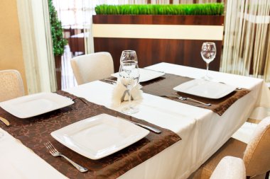 tablolar için yemek ayarla