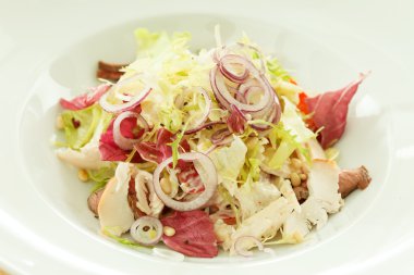 Tavuklu salata.
