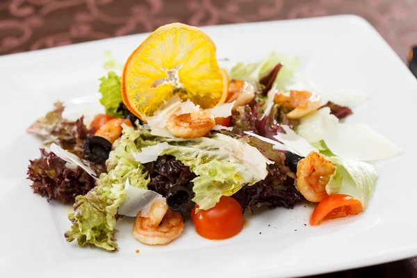 Salade aux crevettes — Photo