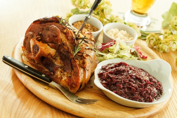 Eisbein with braised cabbage — Stock Photo, Image