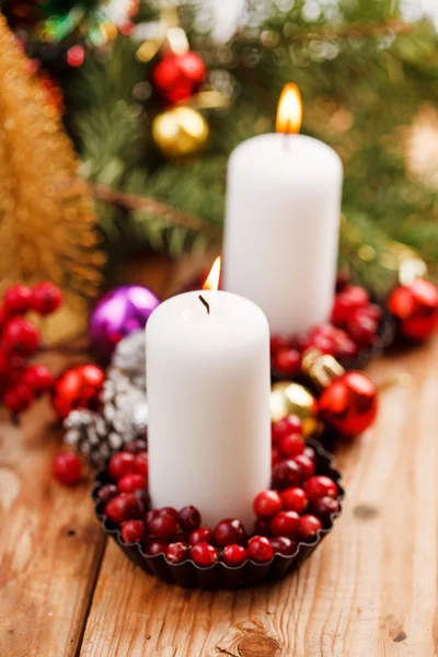 Decoraciones navideñas con velas — Foto de Stock