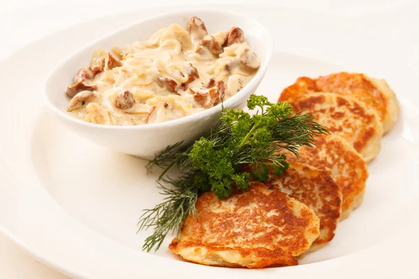 Potato pancakes with sauce — Stock Photo, Image