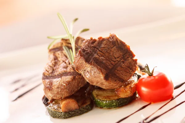 Bistecca con verdure — Foto Stock