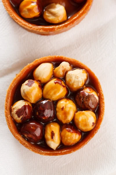 Nut tarts with caramel — Stock Photo, Image