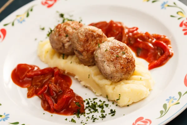 Köttbullar med potatismos — Stockfoto