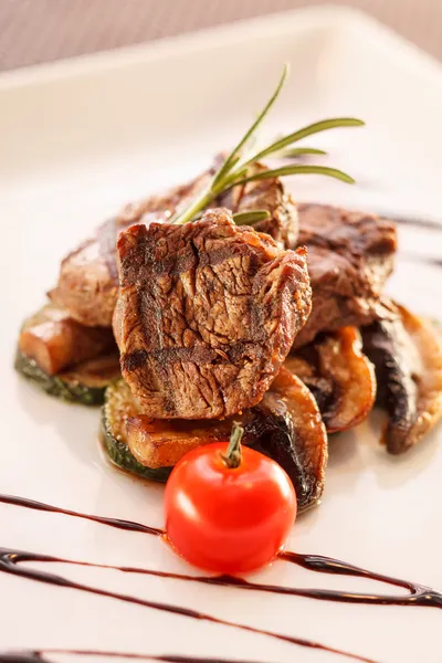 Bistecca con verdure — Foto Stock