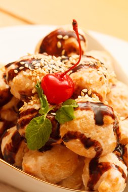 Çikolatalı profiterol
