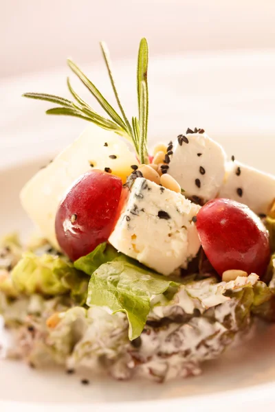 Salat mit Feta — Stockfoto