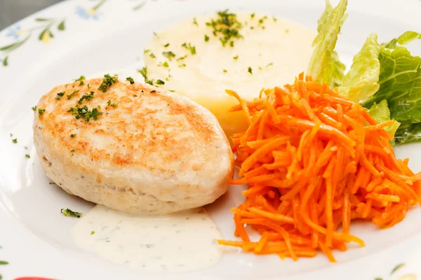 Chicken cutlet with mashed potatoes — Stock Photo, Image