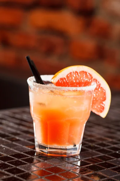 Cocktail with grapefruit — Stock Photo, Image