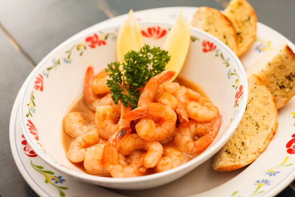 Shrimps with lemon — Stock Photo, Image