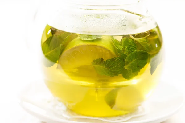 Tea with lime and mint — Stock Photo, Image