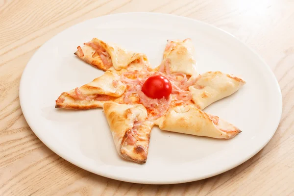 Pizza mit Wurst für Kinder — Stockfoto