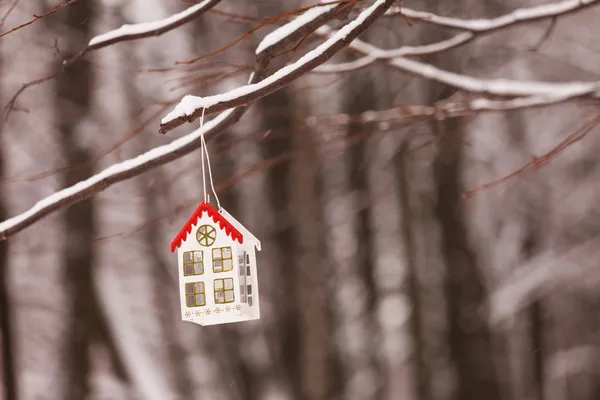 Linterna en la nieve — Foto de Stock