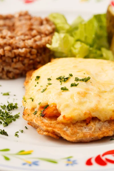 Schnitzel con grano saraceno — Foto Stock