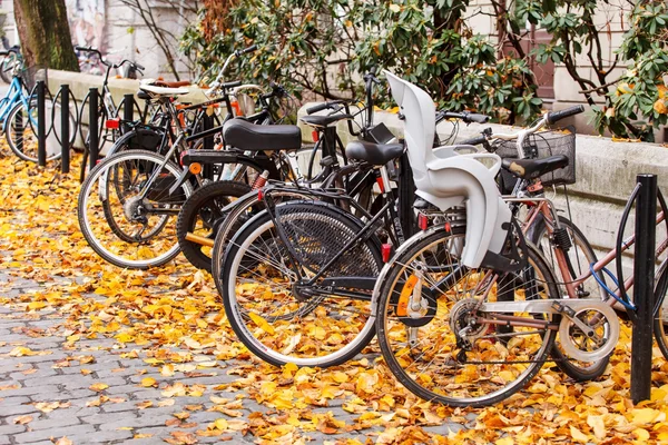 In Stockholm abgestellte Fahrräder — Stockfoto