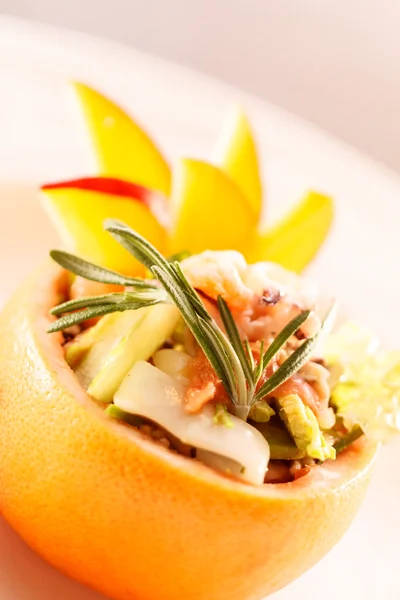 Seafood salad in grapefruit — Stock Photo, Image