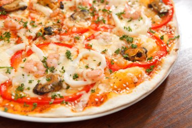 Deniz ürünleri pizza