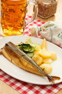 patates ve bira ile uskumru