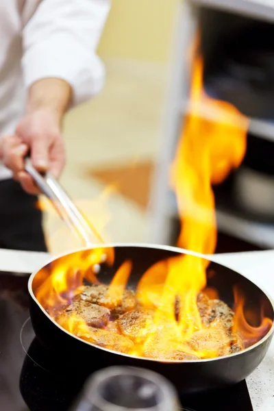 Panela com fogo — Fotografia de Stock