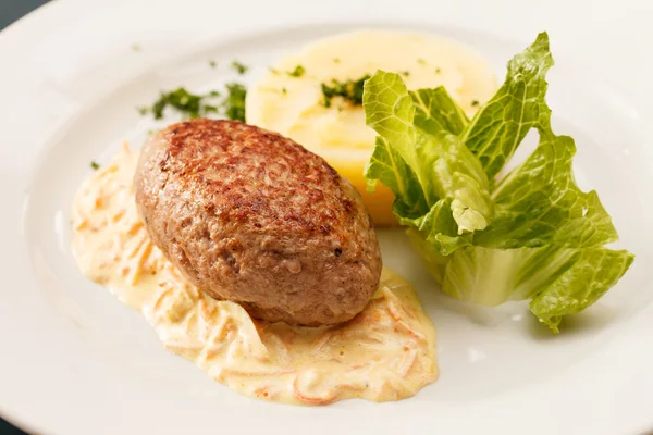 Cutlet with mashed potatoes — Stock Photo, Image