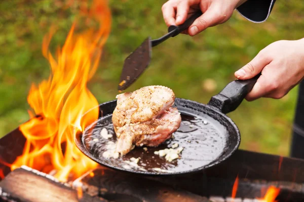 Chef-kok op het werk — Stockfoto