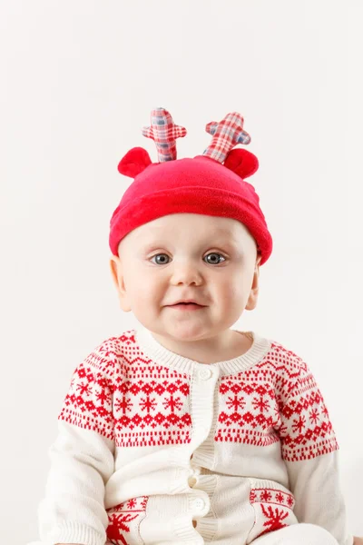 Смешной мальчик в красивом рождественском костюме — стоковое фото