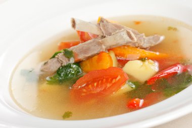 kaburga ile sebze çorbası