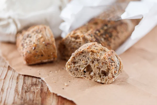 Pane su fondo legno — Foto Stock